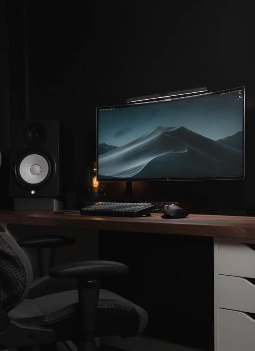3 Minimalist Desk Setups 12